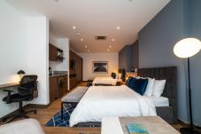 Apartment in Cali - CRS 101 - ¡Peaceful 2 Queen Bed Studio in Centenario w/ Terrace!